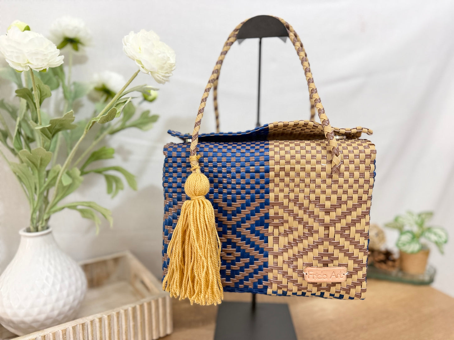 Navy blue, beige & chocolate